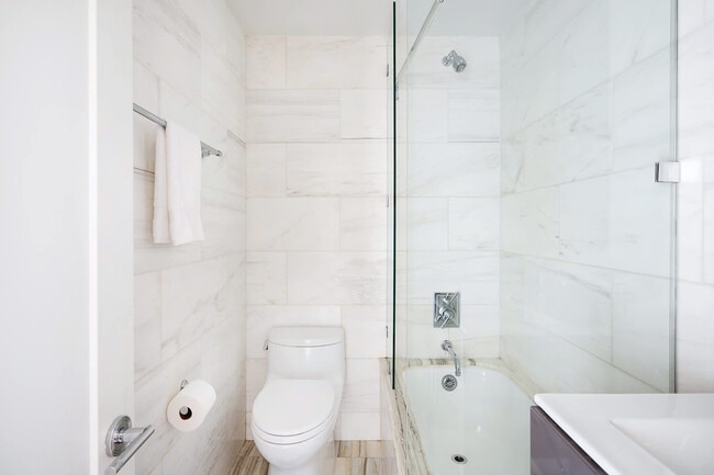 Building Photo - 240 W 73rd St