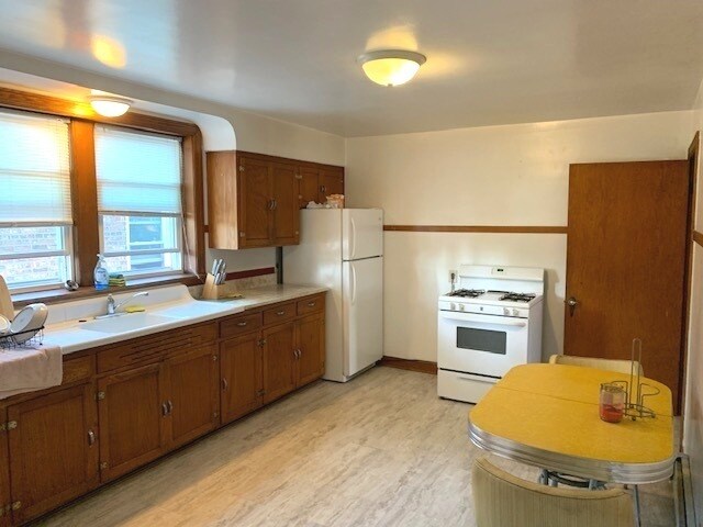 Building Photo - 10931 S Artesian Ave