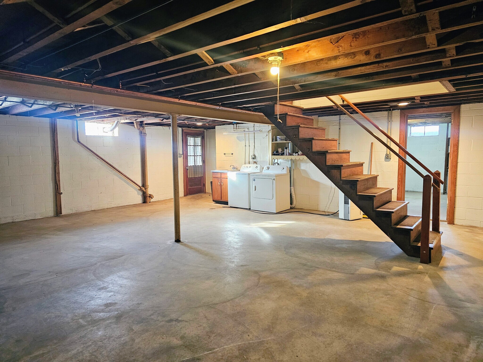 Building Photo - 292 W Main St