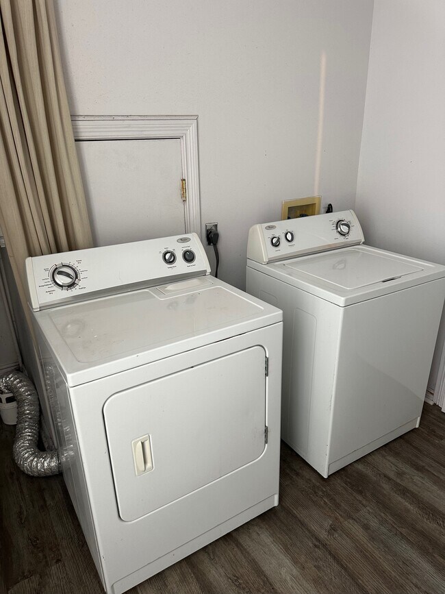 Building Photo - 1323 Winchester Ave