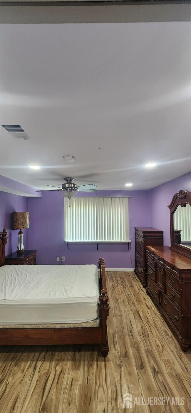 Building Photo - 420 College Dr