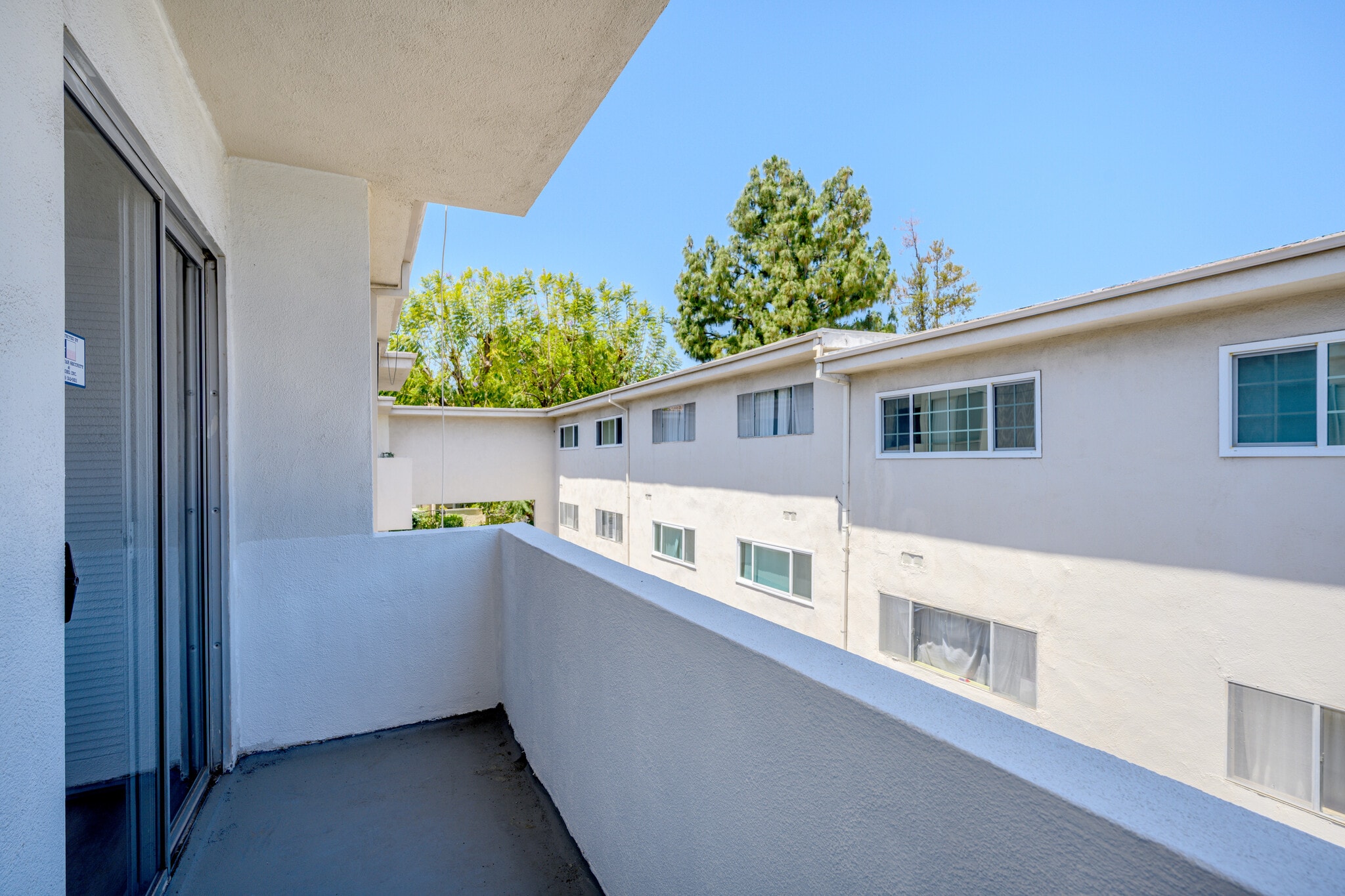 Building Photo - 5320 Zelzah Ave