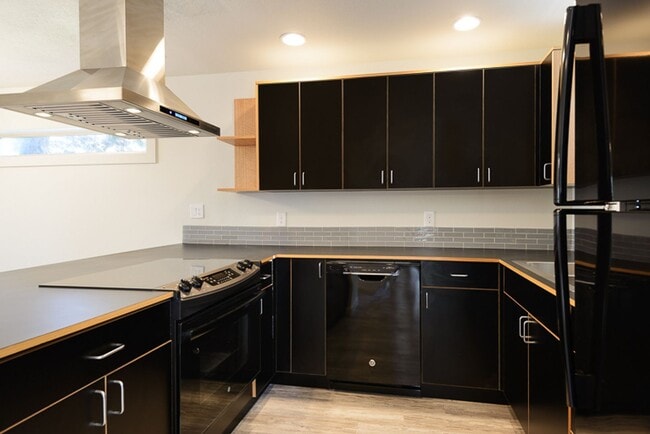 Building Photo - Conveniently Located 2 Bed/2.5 Bath Townhome with Garage - Near St. Charles