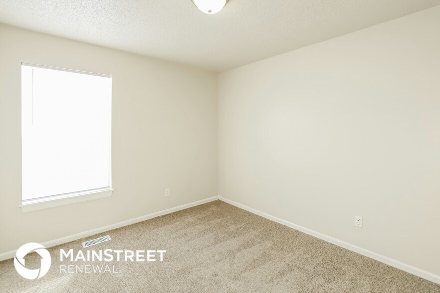 Building Photo - 13704 Bennington Ave