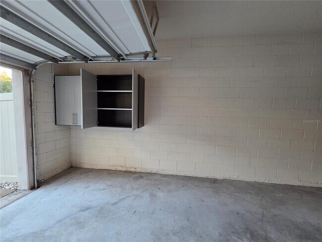 Building Photo - 11842 Silverlake Park Dr