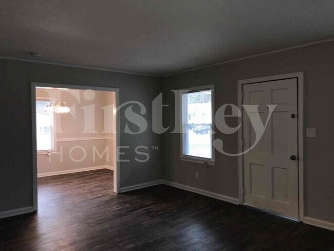 Building Photo - 844 Toliver St NE