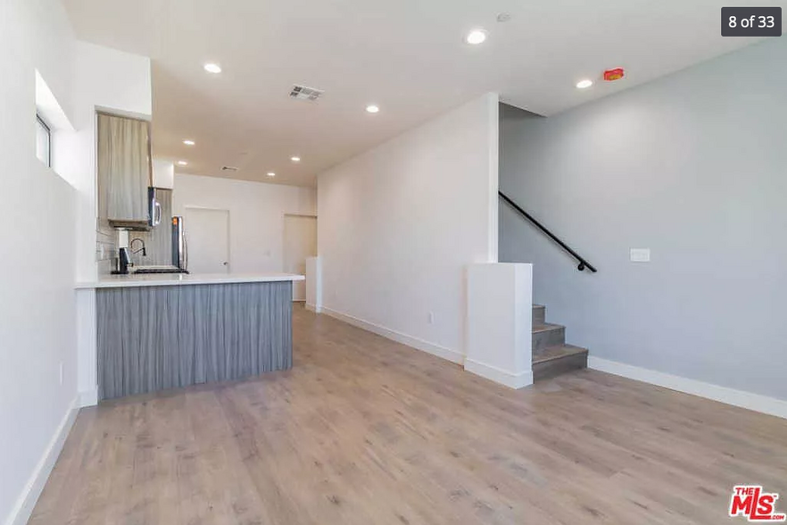 Building Photo - 412 N Ardmore Ave