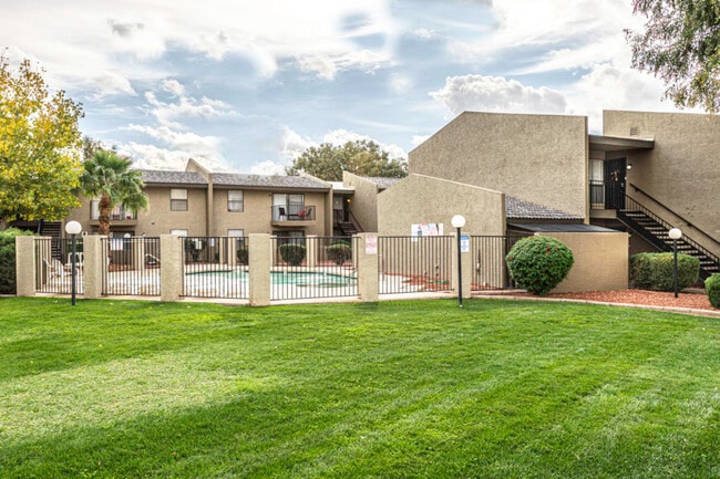 Building Photo - Oasis in Mesa