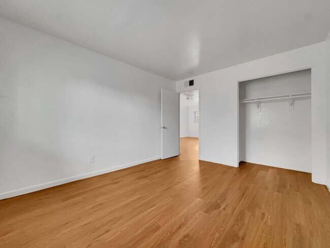 Building Photo - Central Phoenix 2/1 Ground Floor Super Clean.