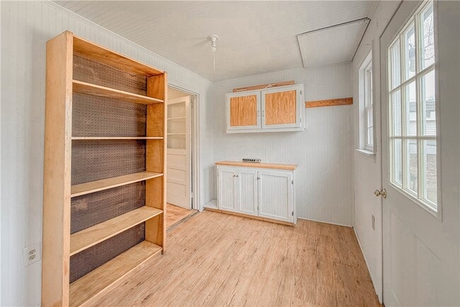 Building Photo - 937 E Main St