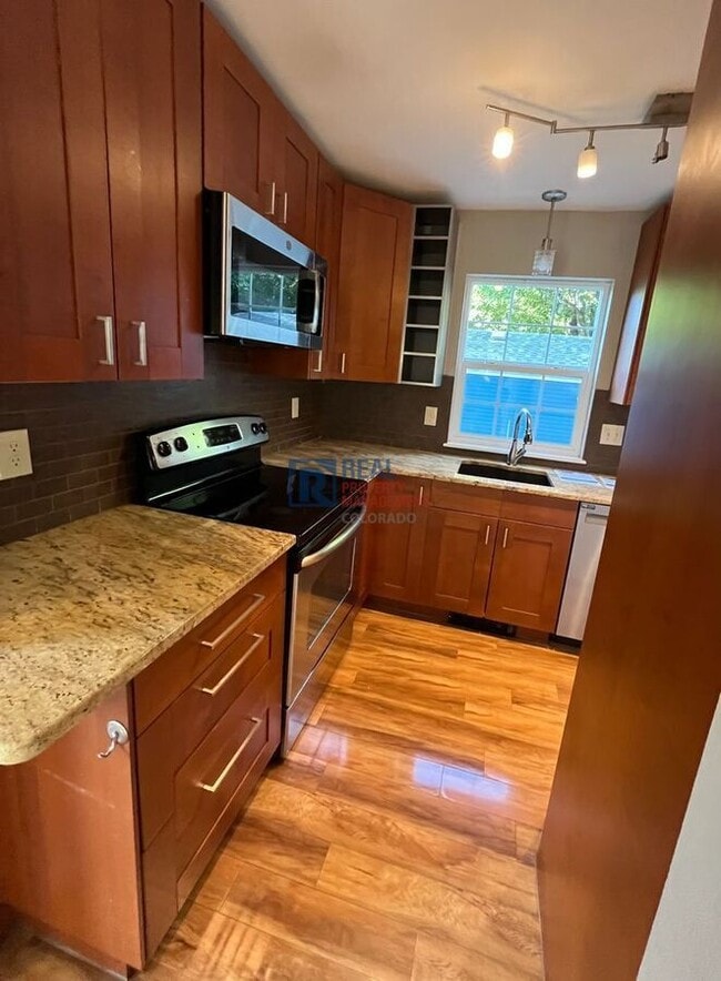 Building Photo - 1345 Village Park Ct
