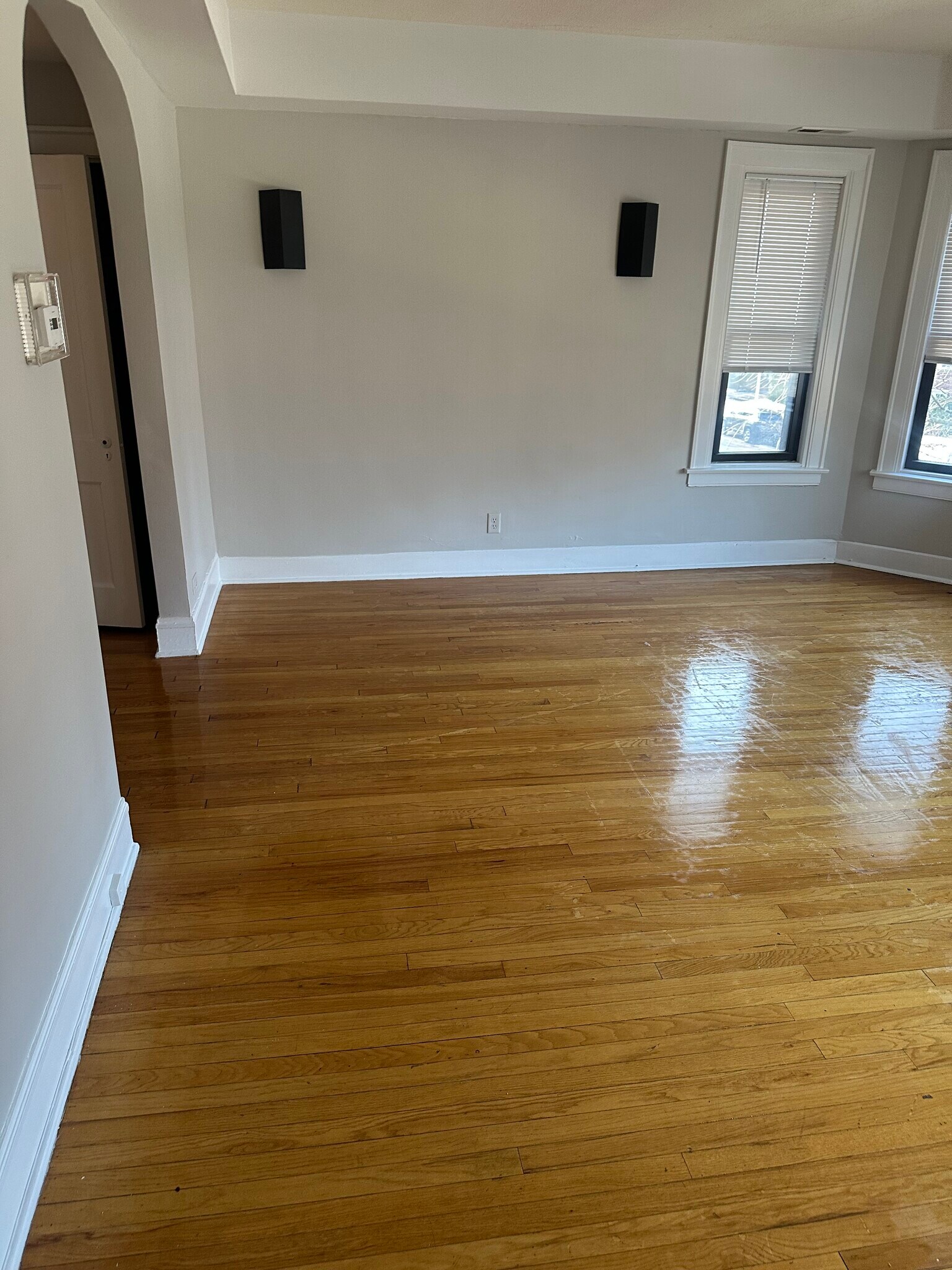 Livingroom - 8009 S Phillips Ave