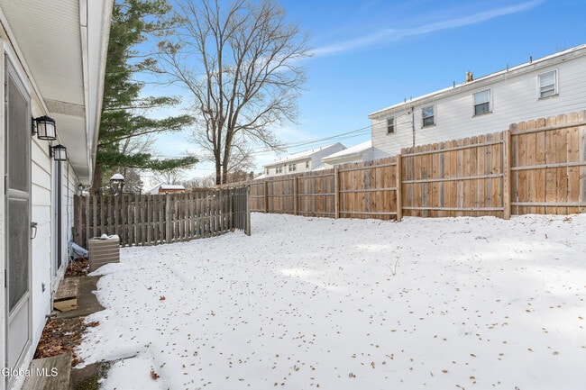 Building Photo - 7 Elgin St