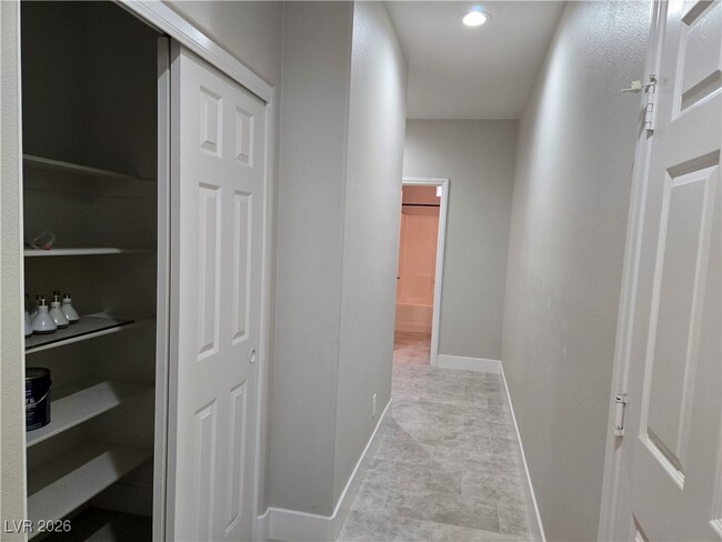 Building Photo - 993 White Glacier Ave