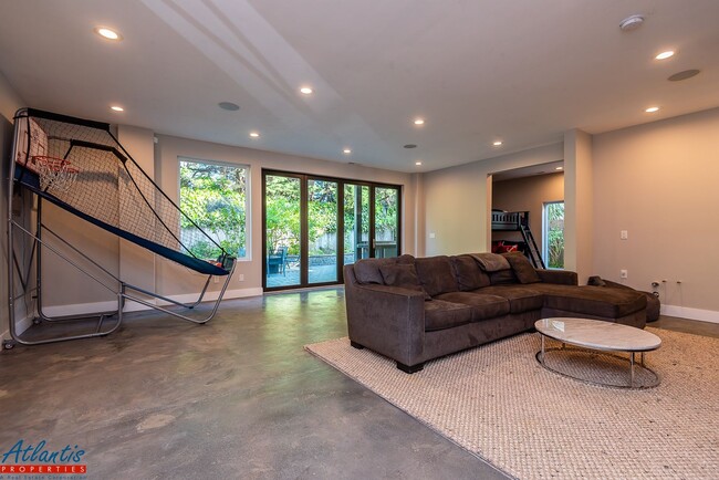 Building Photo - Desirable Home | Oceans Views | Close To B...