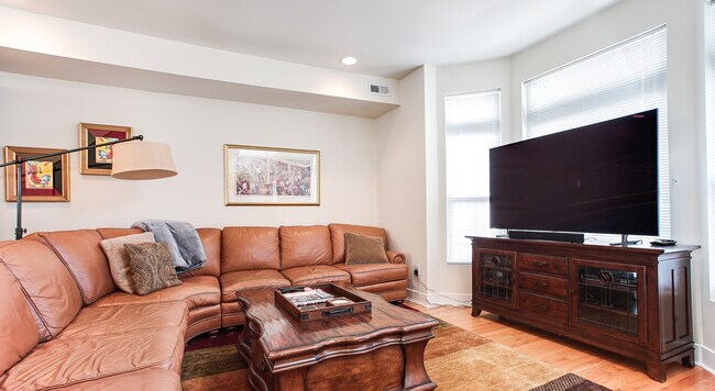 Building Photo - 317 Montrose St