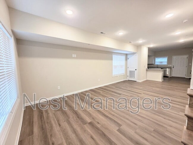 Building Photo - 1511 Fort Bragg Rd