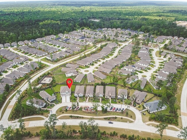 Building Photo - 438 Lake Day Dr