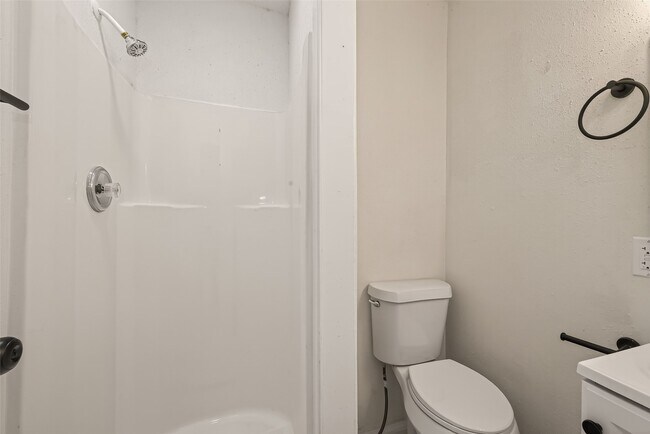 Building Photo - 5830 Southlea St