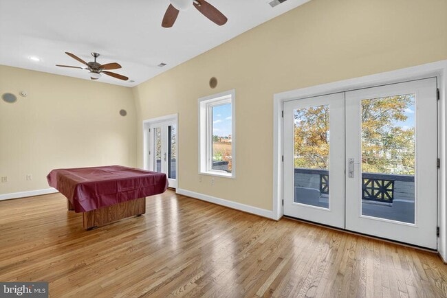 Building Photo - 1000 Park Rd NW