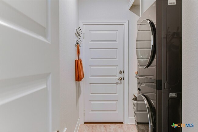 Building Photo - 109 Kyndals Meadow Cove