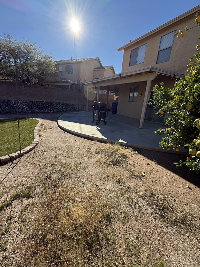 Building Photo - HOUSE FOR RENT