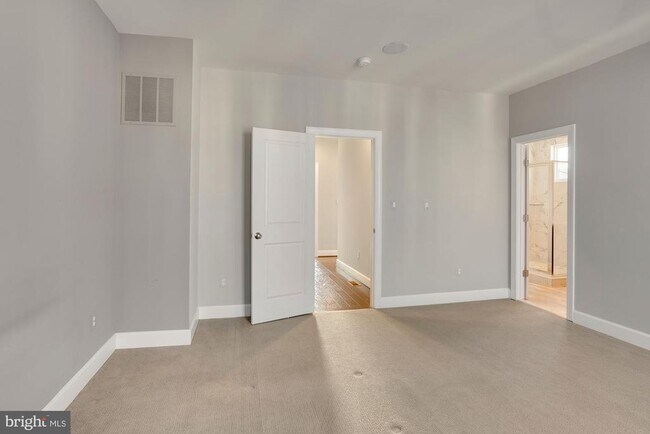 Building Photo - 23110 Lavallette Square