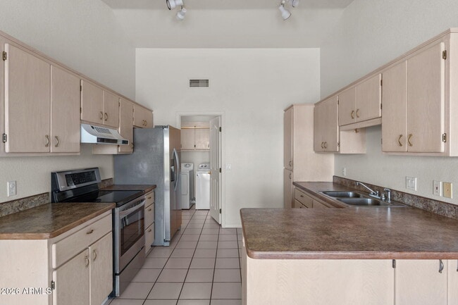 Building Photo - 2110 W Terrace Dr