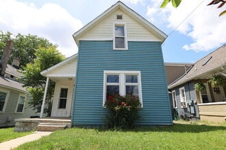 Building Photo - 129 Diamond Ave SE