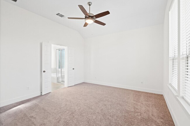 Building Photo - 325 Mallorn Ln