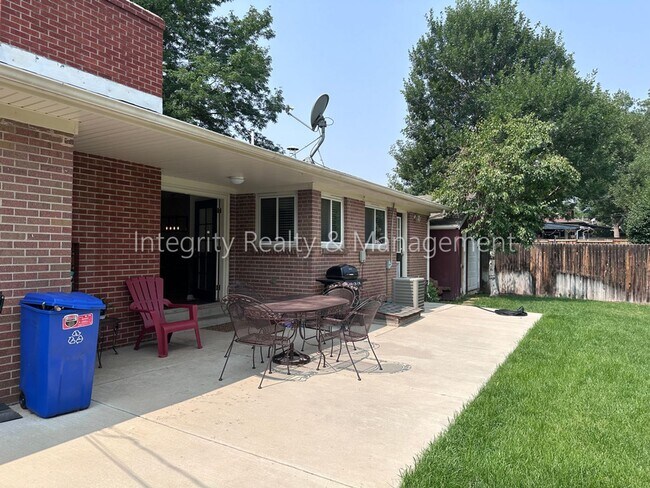 Building Photo - 3367 W Arlington Ave