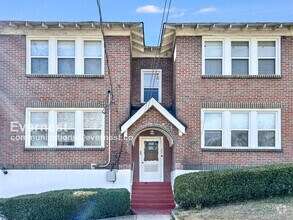 Building Photo - 904 3rd St W