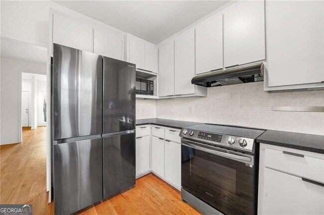 Building Photo - 1086 Pine Grove Ave NE