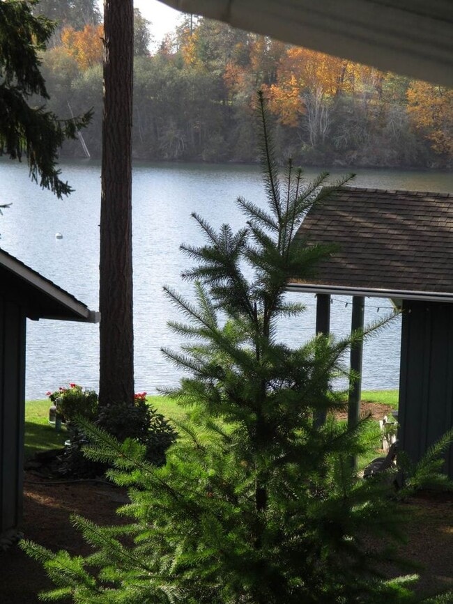 Building Photo - Charming 2 Bedroom, 1 Bathroom Home with P...