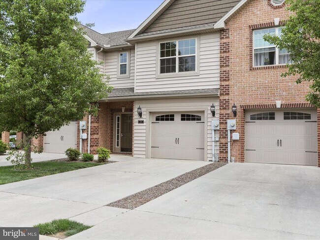 Building Photo - 20 Delano Dr