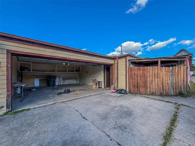 Building Photo - 7206 S Gessner Rd