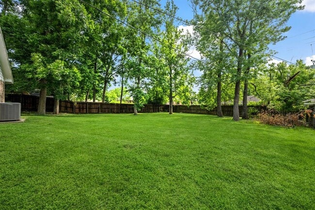 Building Photo - 157 Hillside Dr