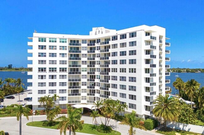 Building Photo - 2800 N Flagler Dr