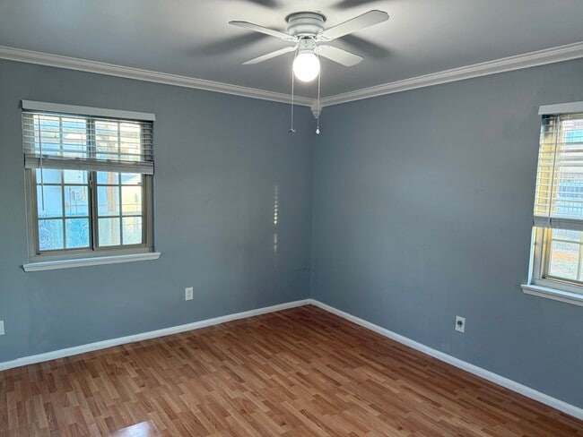 Building Photo - 558 Madrona St