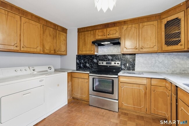 Building Photo - 44 E Cedar St