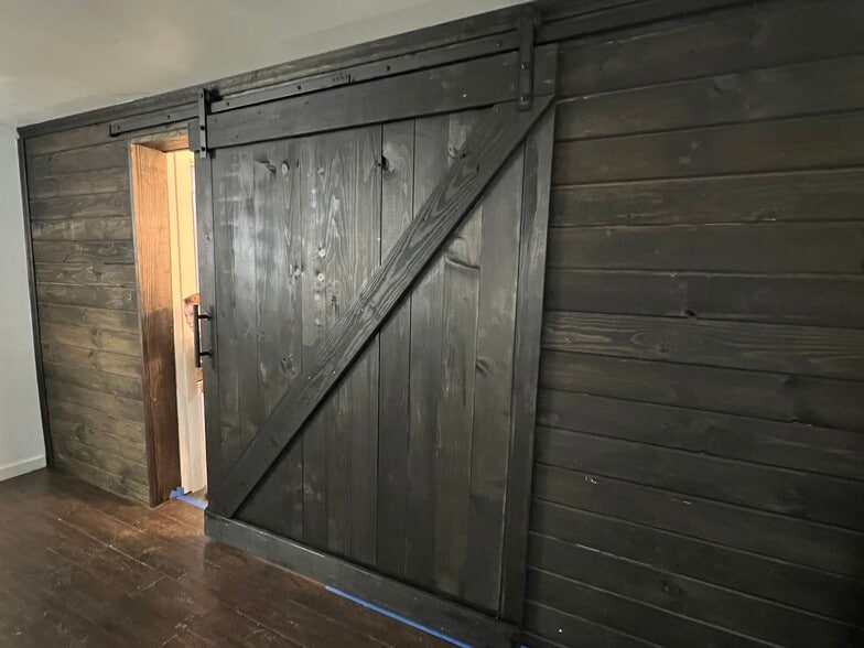 Down starts master pic 1 bedroom - 142 Bunker Hill Cir