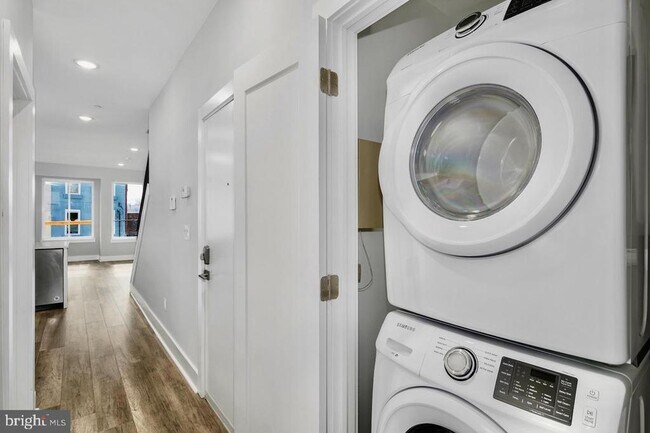 Building Photo - 2537 Cecil B. Moore Ave