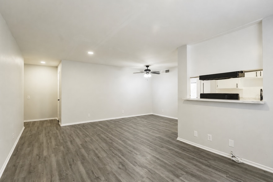 Interior Photo - 17211 Chatsworth Street