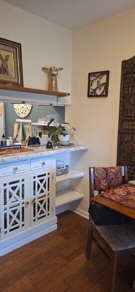 Building Photo - 807 W Trinity Ave