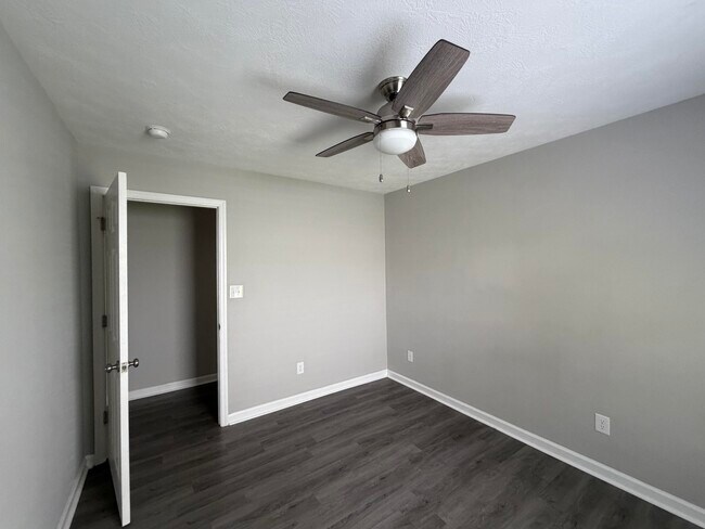 Building Photo - 219 Long Creek Dr