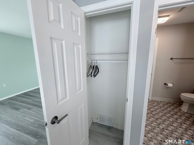 Building Photo - 43 Southwind Ln