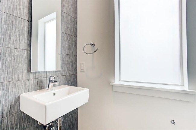 Building Photo - 1816 Arbor St