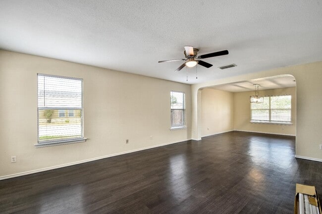 Building Photo - 410 Cardinal Way