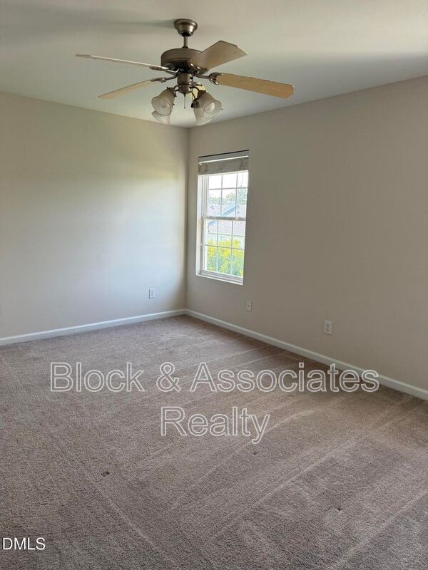 Building Photo - 537 Writers Way