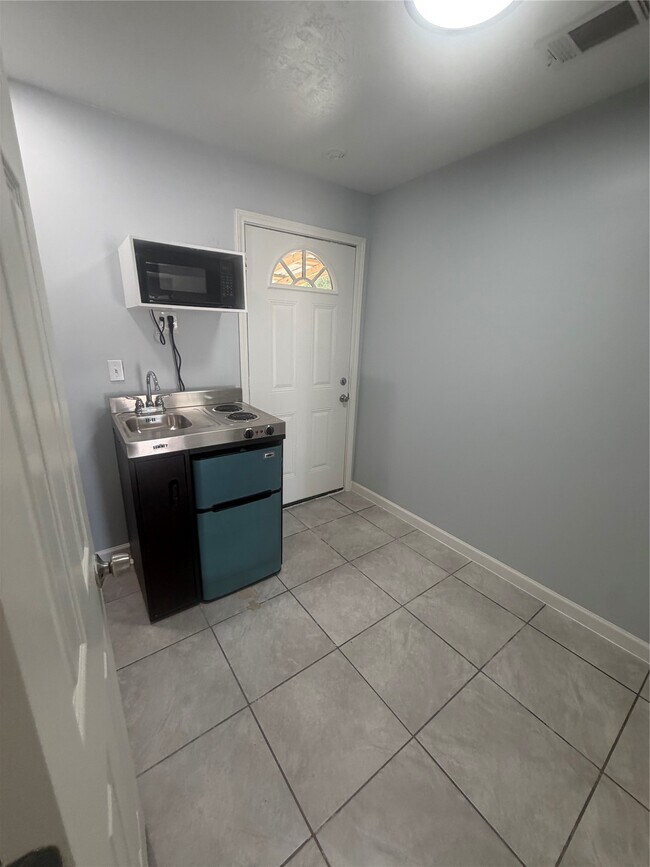 Building Photo - 5047 Nassau Rd